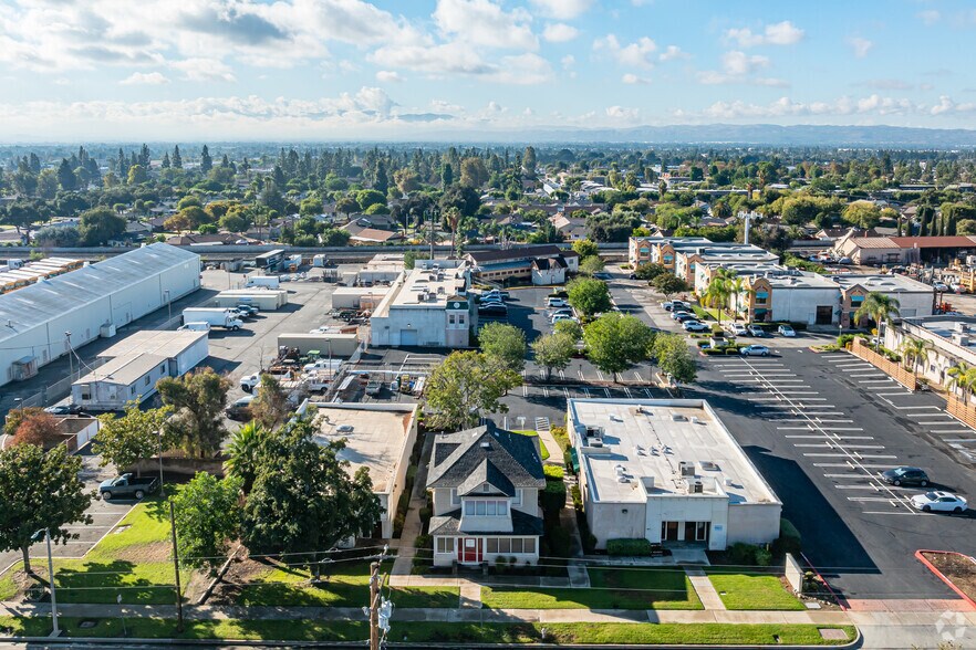 1450-1470 & 1462 W 9th St portfolio of 2 properties for sale on LoopNet.co.uk - Aerial - Image 1 of 23