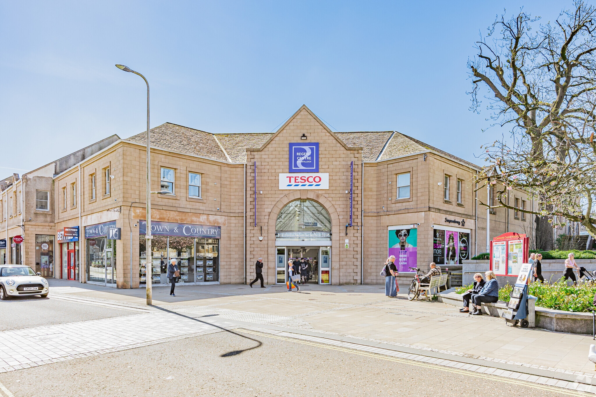 Cowgate, Kirkintilloch to rent Primary Photo- Image 1 of 3