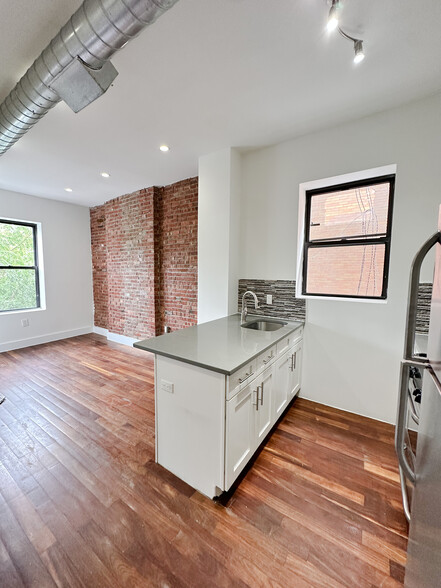 84 Somers St, Brooklyn, NY for sale - Building Photo - Image 2 of 13