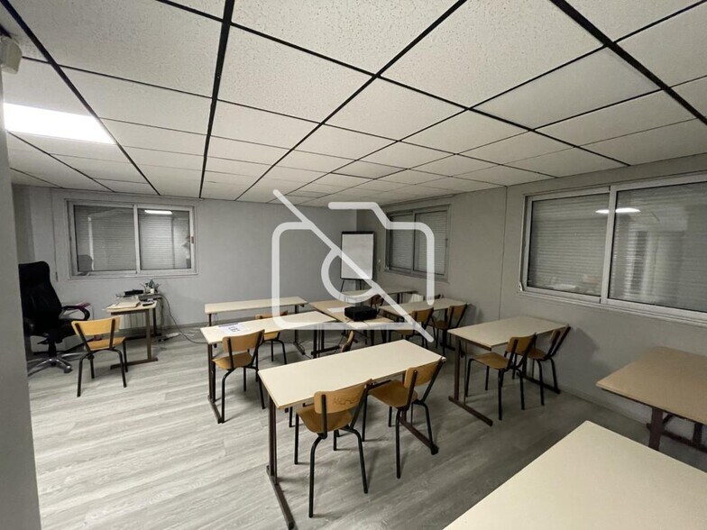 Industrial in Viry-Châtillon to rent - Interior Photo - Image 2 of 7