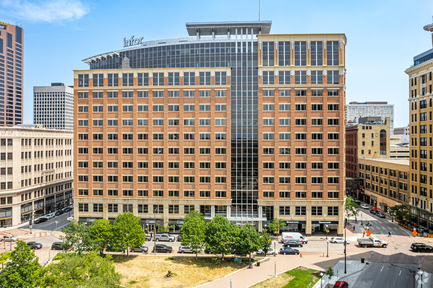 380-388 Saint Peter St, Saint Paul, MN for rent - Building Photo - Image 1 of 18