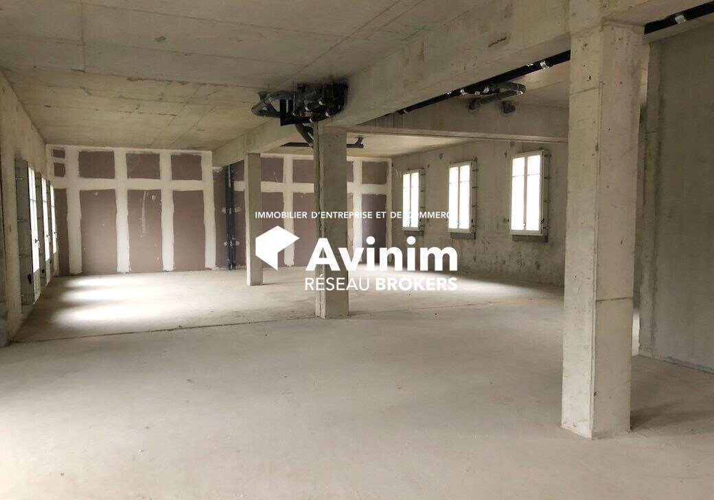 Light Industrial in Pontoise to rent Interior Photo- Image 1 of 5
