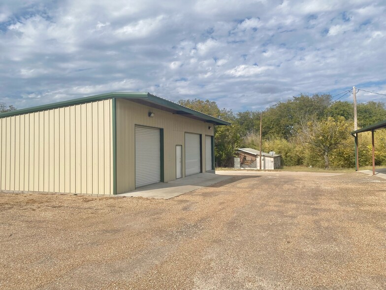 707 E Avenue C, Valley Mills, TX for sale - Building Photo - Image 3 of 11