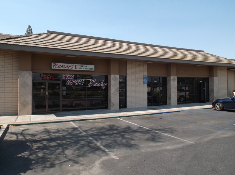 4701-4711 Wilson Rd, Bakersfield, CA for sale - Building Photo - Image 1 of 1