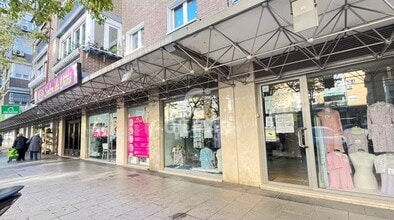 Retail in Madrid, Madrid to rent Interior Photo- Image 2 of 2