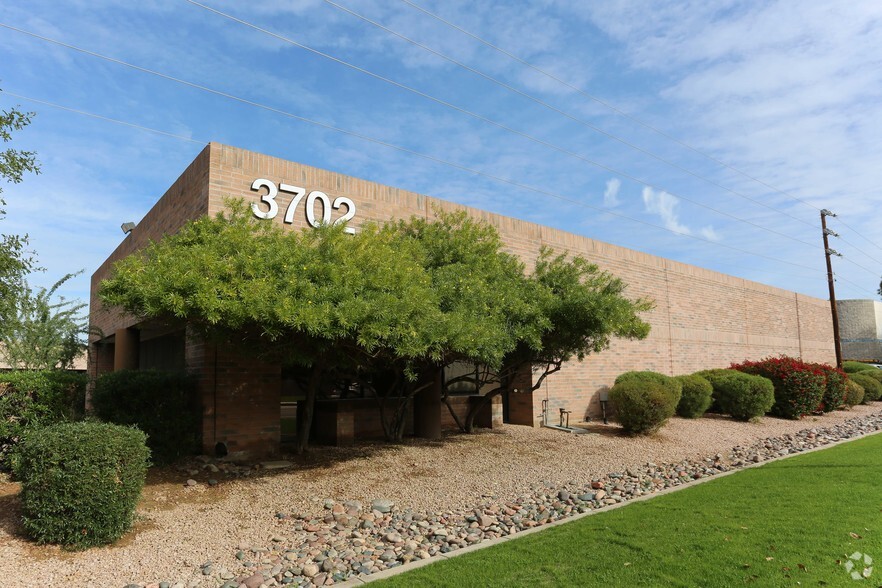 3702 E Roeser Rd, Phoenix, AZ for rent - Building Photo - Image 1 of 3