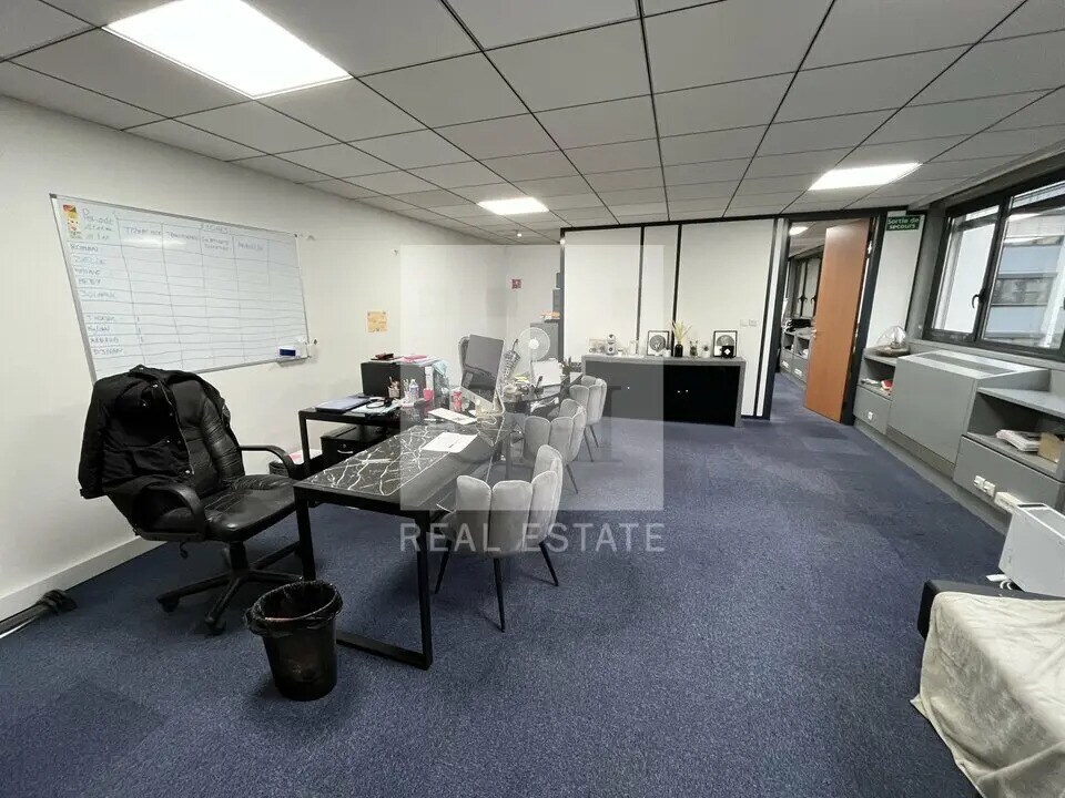 Office in Villeurbanne to rent Building Photo- Image 1 of 7