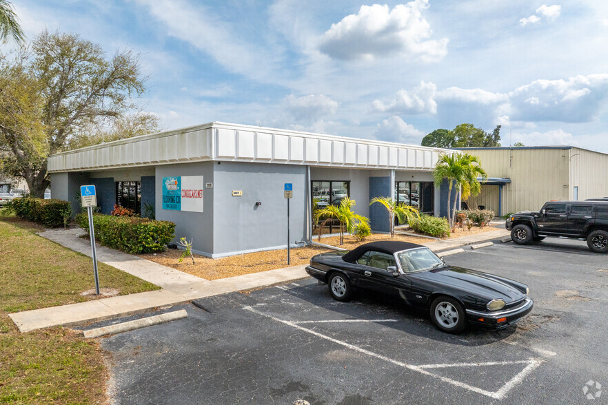 2129 Andrea Ln, Fort Myers, FL for sale - Primary Photo - Image 1 of 1