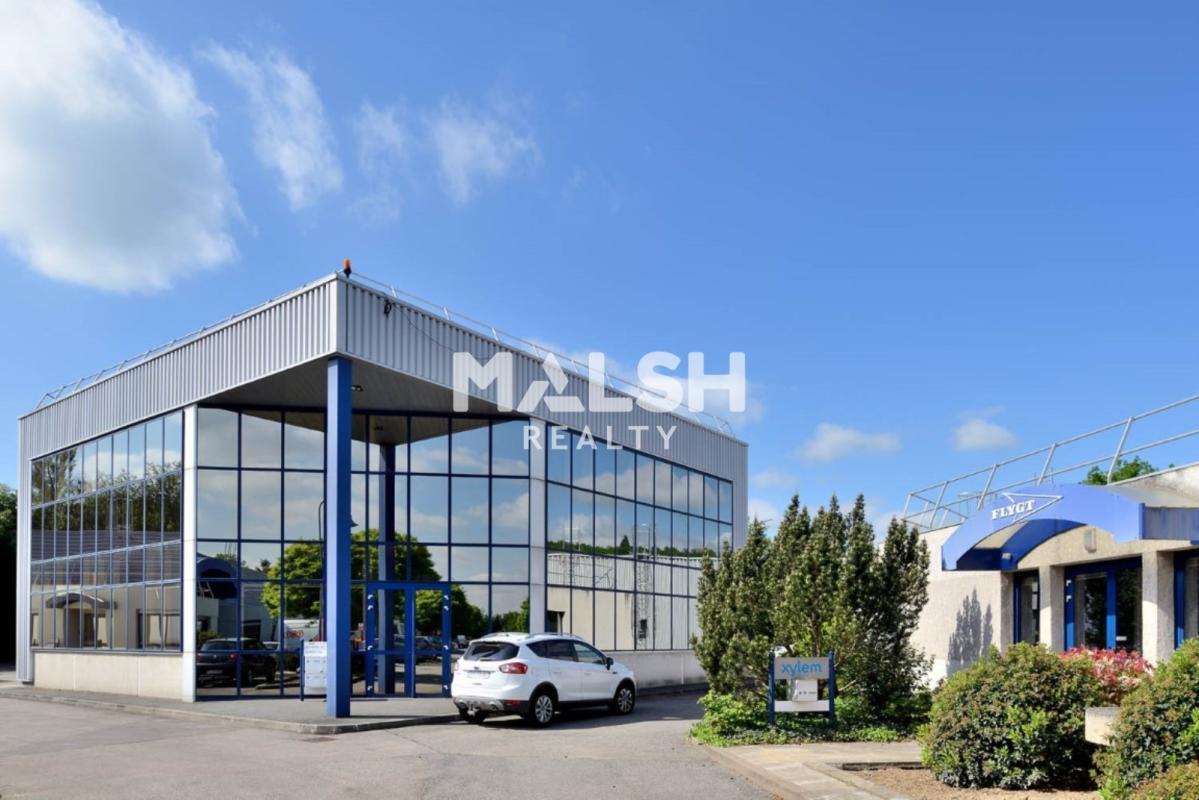 Office in Saint-Genis-Laval to rent Building Photo- Image 1 of 9