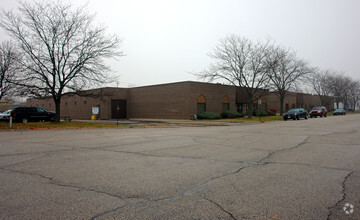 900-926 Estes Ave, Schaumburg, IL for rent Primary Photo- Image 1 of 6