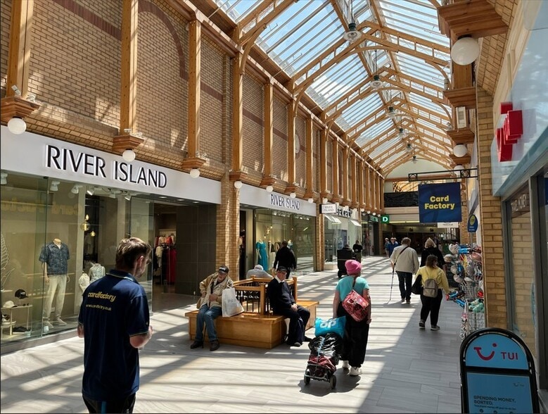 39 Green Lanes Shopping Centre, Barnstaple to rent - Building Photo - Image 3 of 14