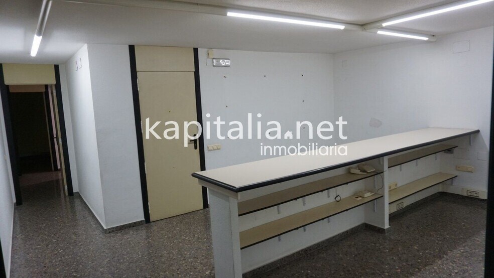 Retail in Ontinyent, Valencia to rent - Interior Photo - Image 1 of 15