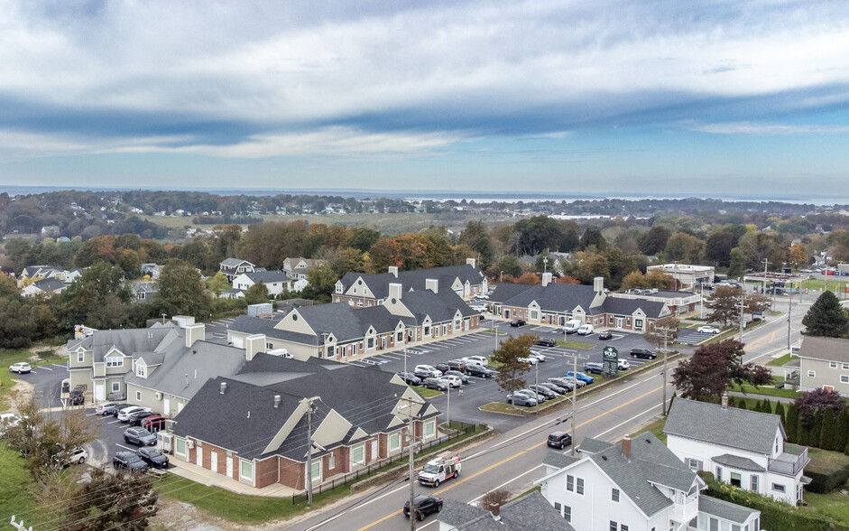 706-710 Aquidneck Ave, Middletown, RI for sale - Building Photo - Image 1 of 1