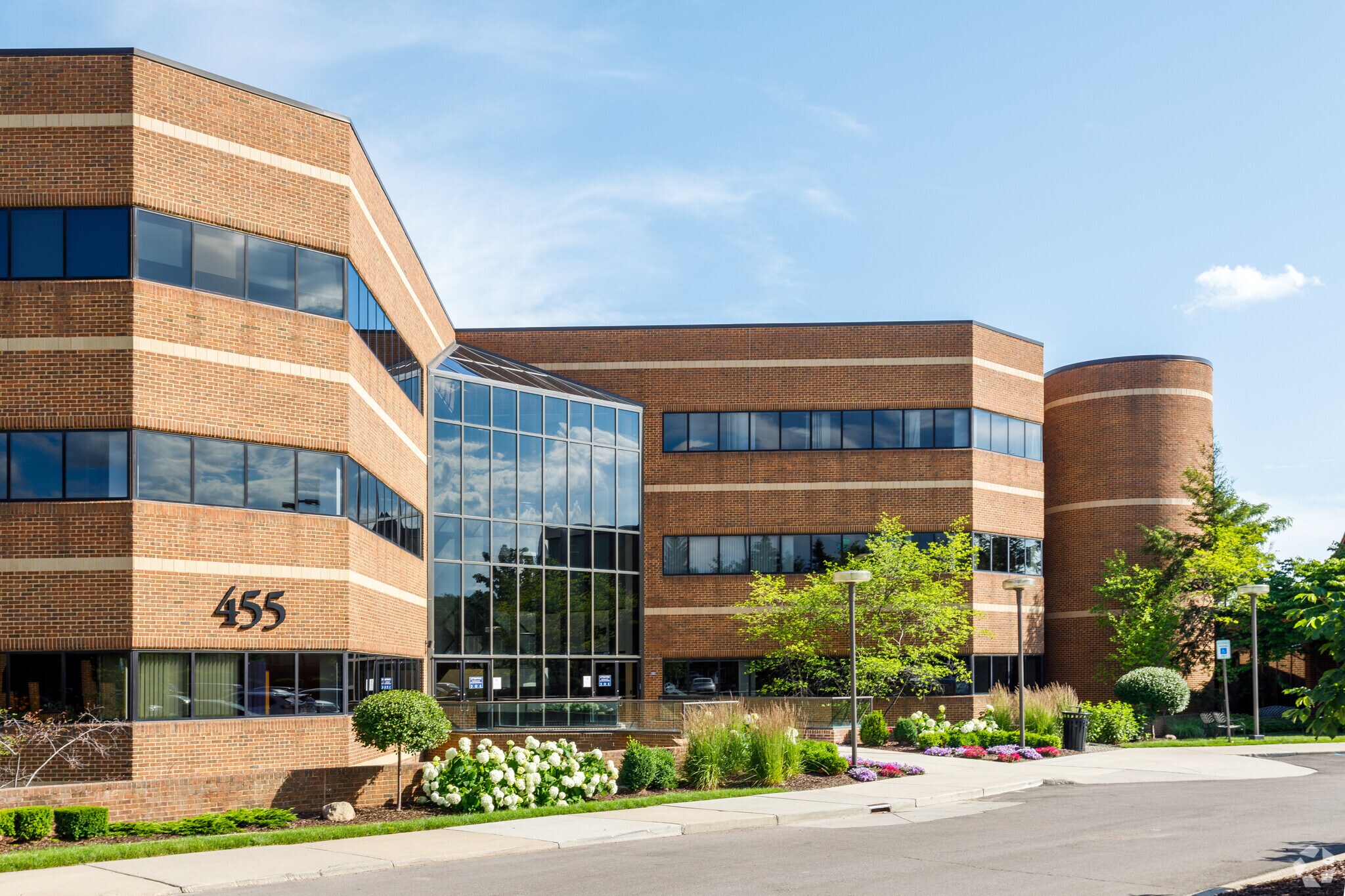 455 E Eisenhower Pky, Ann Arbor, MI to rent Primary Photo- Image 1 of 30