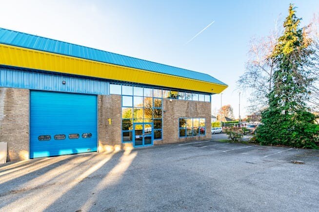 Upton Rd, Poole to rent Building Photo- Image 1 of 3