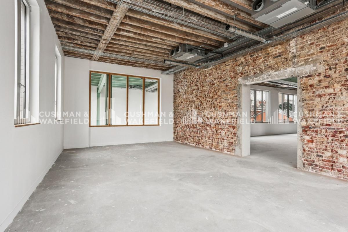 Office in Malakoff to rent Interior Photo- Image 1 of 20