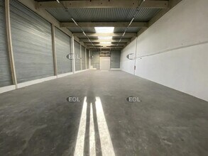 Light Industrial in Coignières to rent Interior Photo- Image 1 of 4