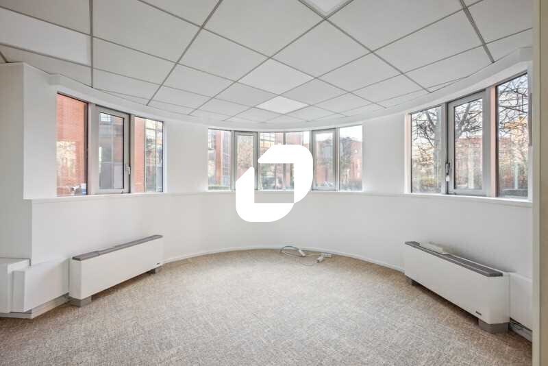 13-15 Rue Jeanne Braconnier, Meudon to rent - Building Photo - Image 1 of 26