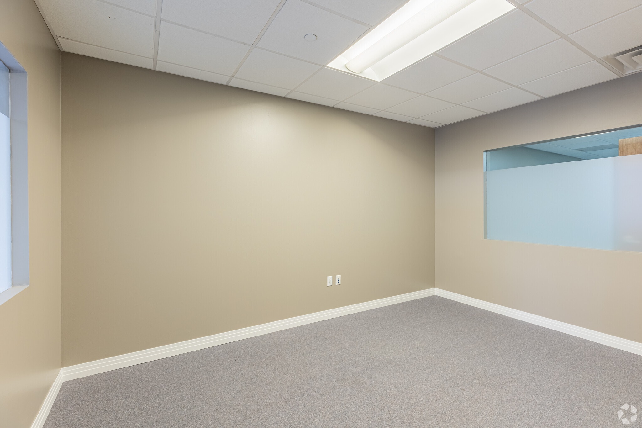 925 B St, San Diego, CA to rent Interior Photo- Image 1 of 5