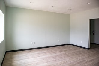 25330 Aldine Westfield Rd, Spring, TX to rent Interior Photo- Image 2 of 7