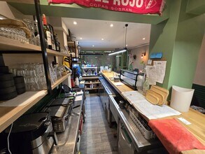 Retail in Barcelona, Barcelona to rent Interior Photo- Image 2 of 17