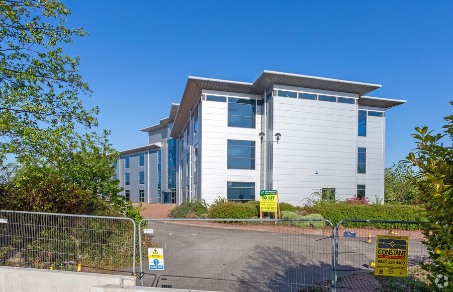 Golden Smithies Ln, Rotherham to rent - Building Photo - Image 2 of 11