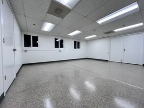 3901 SE Naef Rd, Portland, OR to rent Building Photo- Image 1 of 13