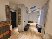 Espace moderne et lumineux avec des finitions élégantes.