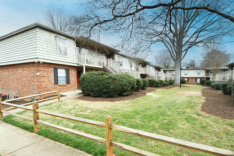 3812 Country Club Rd, Winston-Salem, NC for sale - Primary Photo - Image 1 of 10