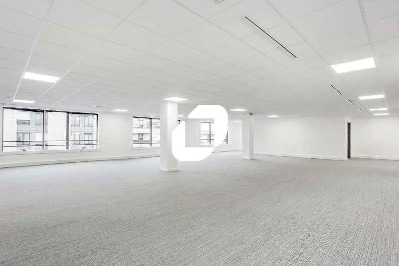 Office in Rueil-Malmaison to rent Building Photo- Image 1 of 2