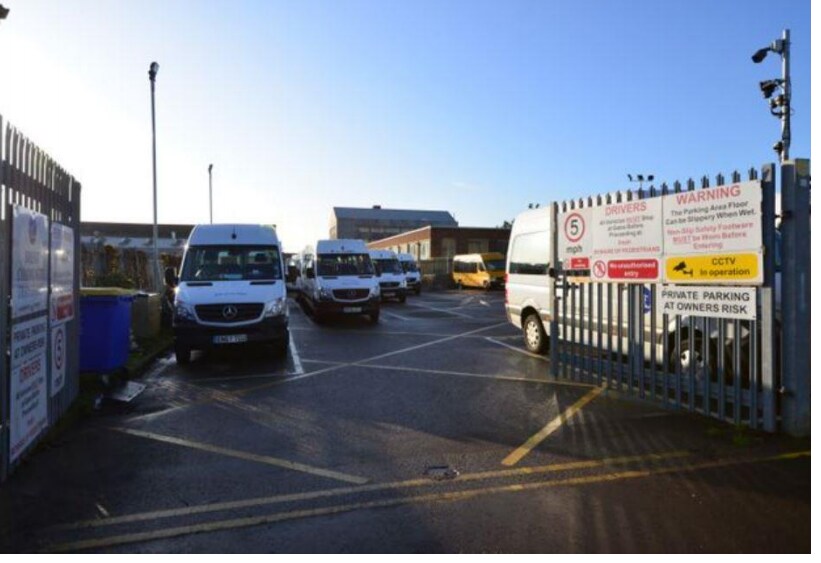 4B Lumen Rd, London to rent - Building Photo - Image 2 of 2