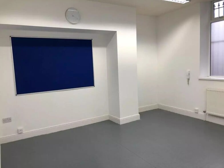 181-183 Chorley New Rd, Bolton to rent - Interior Photo - Image 2 of 5