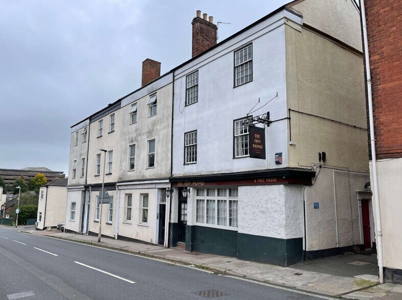 11 St. Davids Hl, Exeter, EX4 3RG The Iron Bridge Inn UK