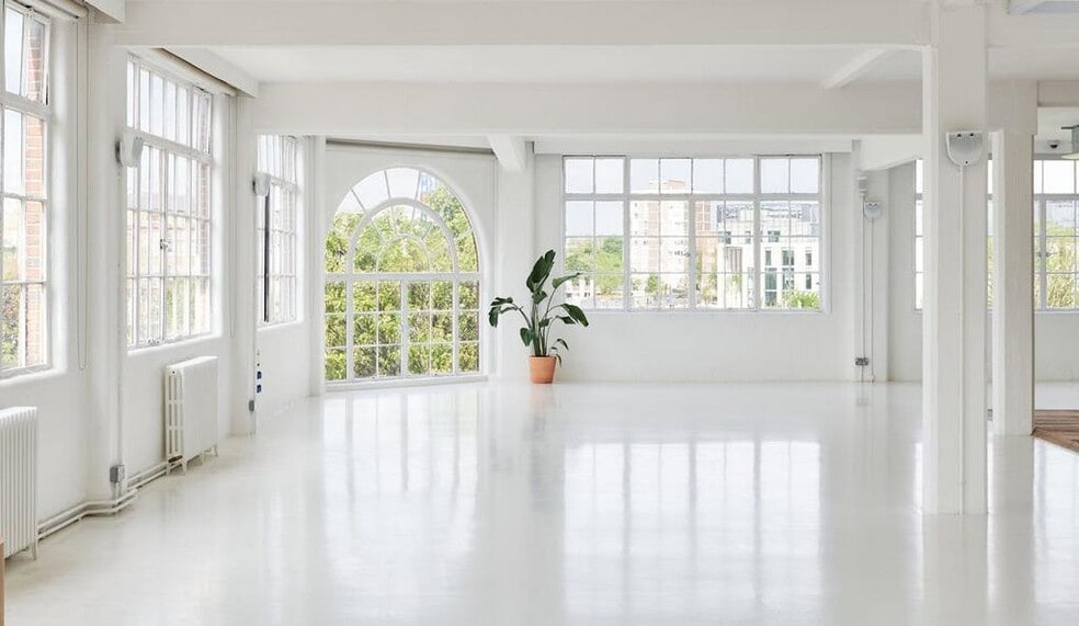 151-155 New North Rd, London to rent - Interior Photo - Image 1 of 16