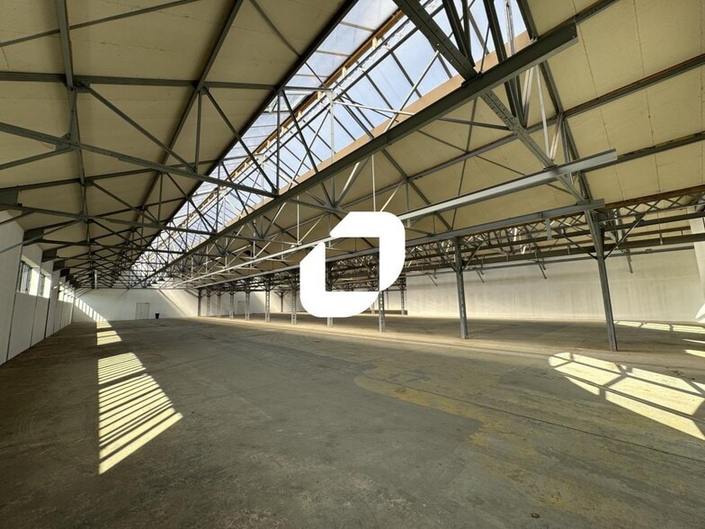 Light Industrial in Ivry-sur-Seine to rent - Interior Photo - Image 3 of 18