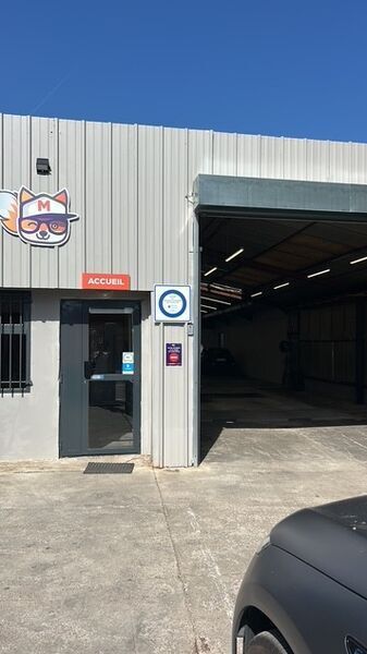 Light Industrial in Villeurbanne to rent Building Photo- Image 1 of 9