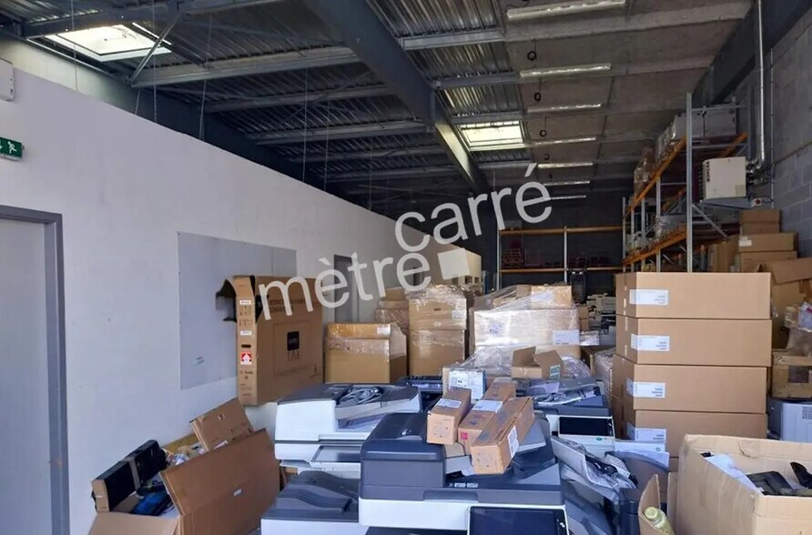 Light Industrial in Nantes to rent - Building Photo - Image 3 of 4