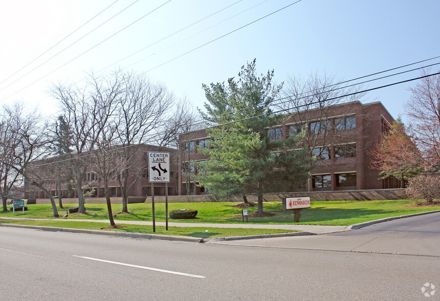 3250 W Market St, Fairlawn, OH for rent - Building Photo - Image 3 of 14