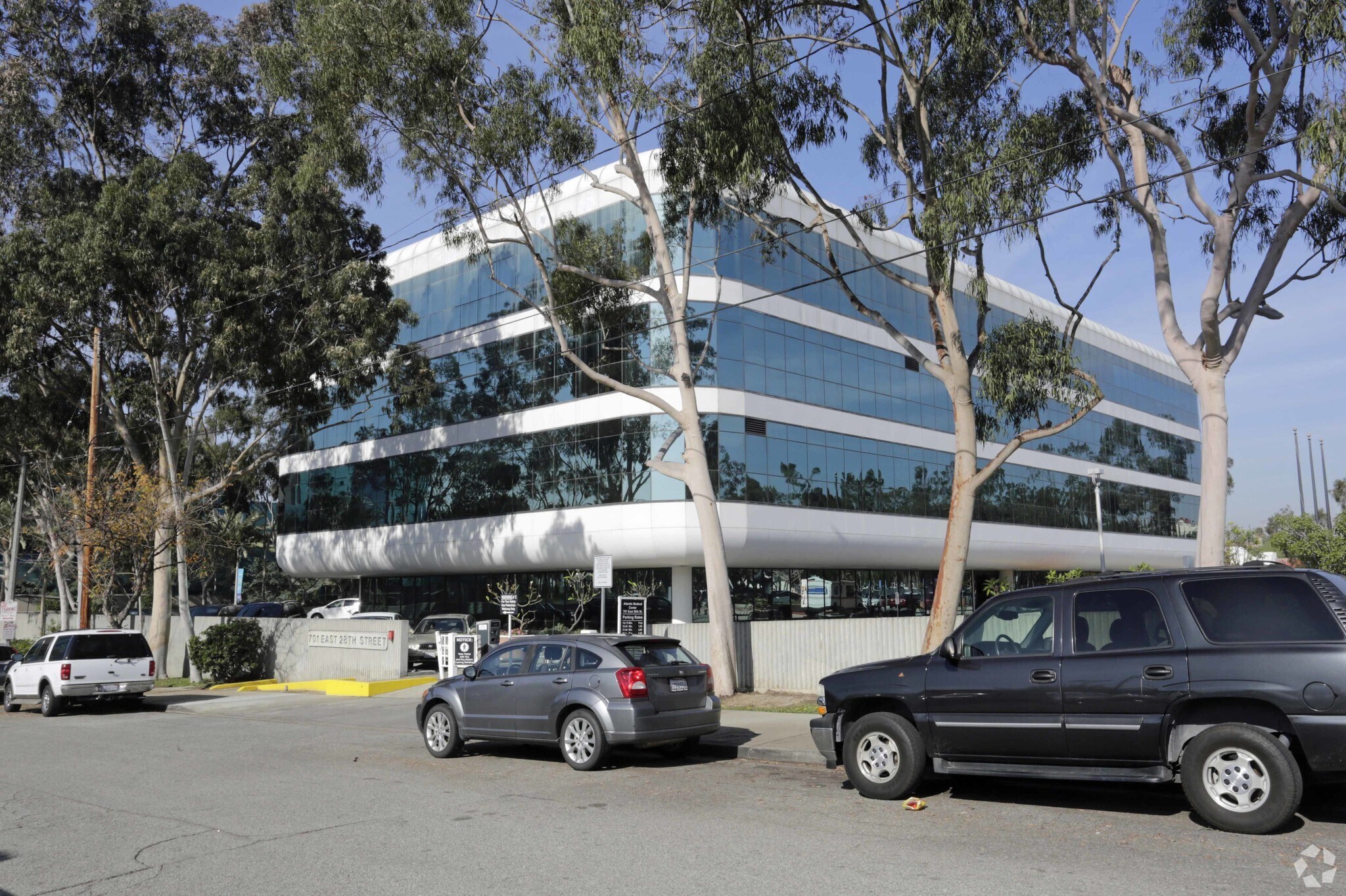 701 E 28th St, Long Beach, CA to rent Primary Photo- Image 1 of 10