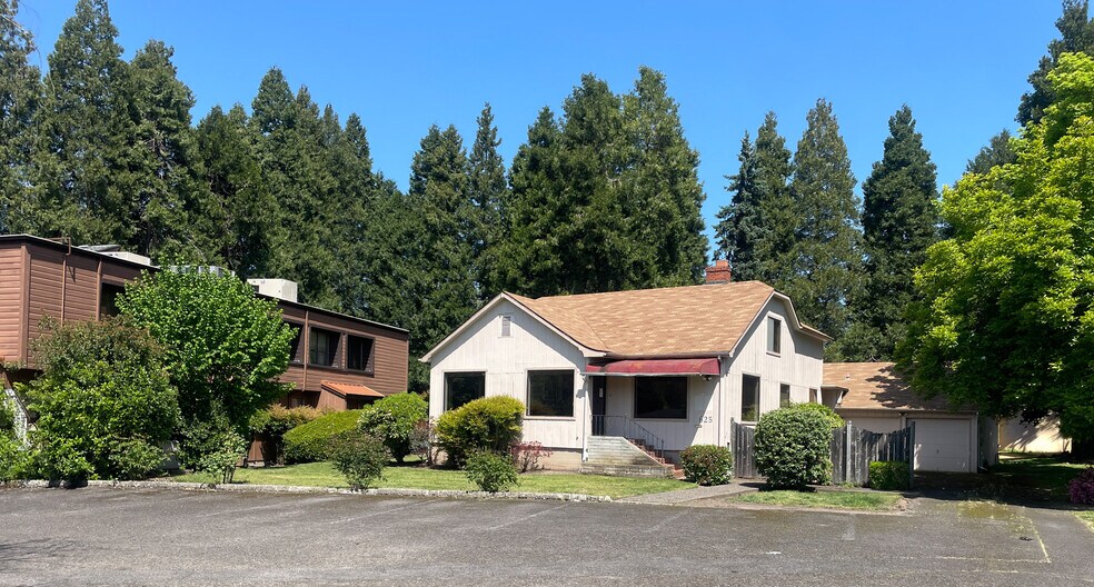 625 Country Club Rd, Eugene, OR for sale - Building Photo - Image 1 of 1