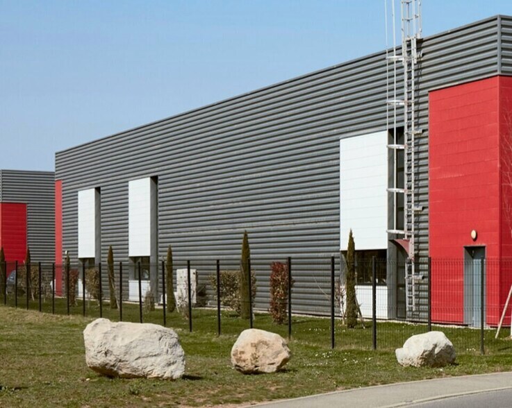 Light Industrial in Saint-Priest to rent - Building Photo - Image 2 of 3
