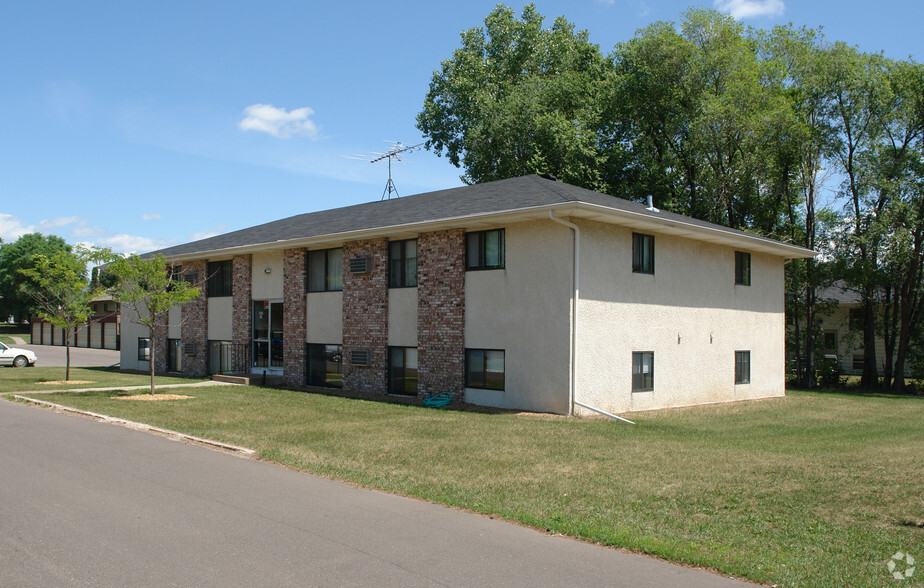 5892-5896 Elm St, North Branch, MN for sale - Primary Photo - Image 1 of 11