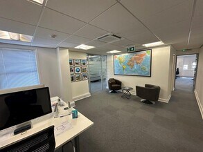 19-23 High St, Kingston Upon Thames to rent Interior Photo- Image 2 of 4