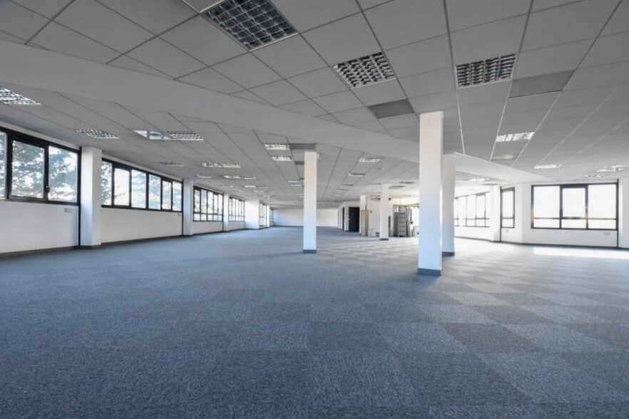 1 Chemin Jean-Marie Vianney, Écully to rent - Interior Photo - Image 3 of 8