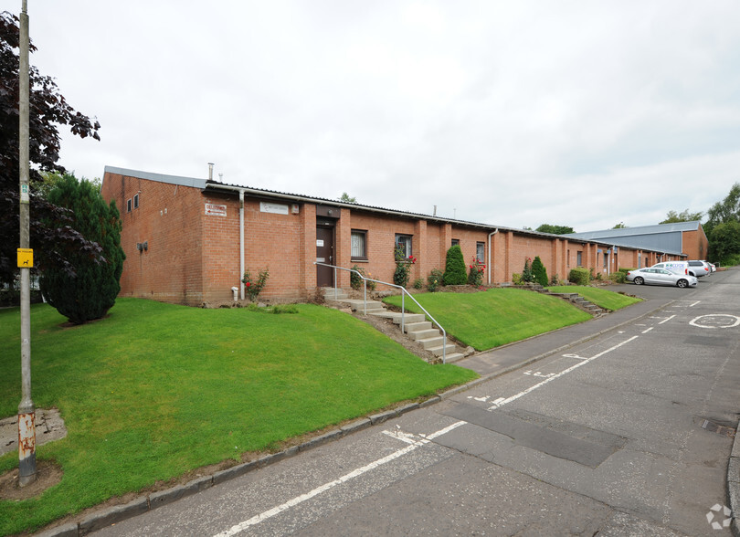 Crossveggate, Milngavie for rent - Primary Photo - Image 1 of 3