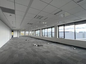 8 Avenue De Lunca, Montigny-le-Bretonneux to rent Interior Photo- Image 2 of 3