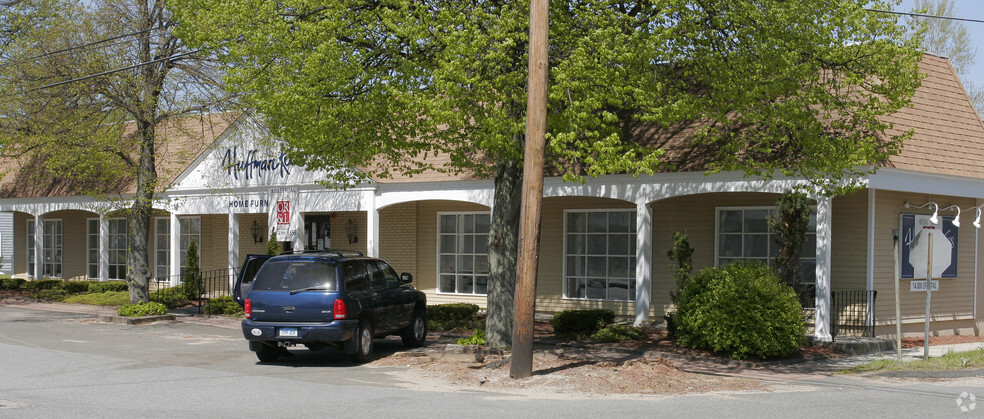 108-118 Main St, Old Saybrook, CT for rent - Primary Photo - Image 1 of 3