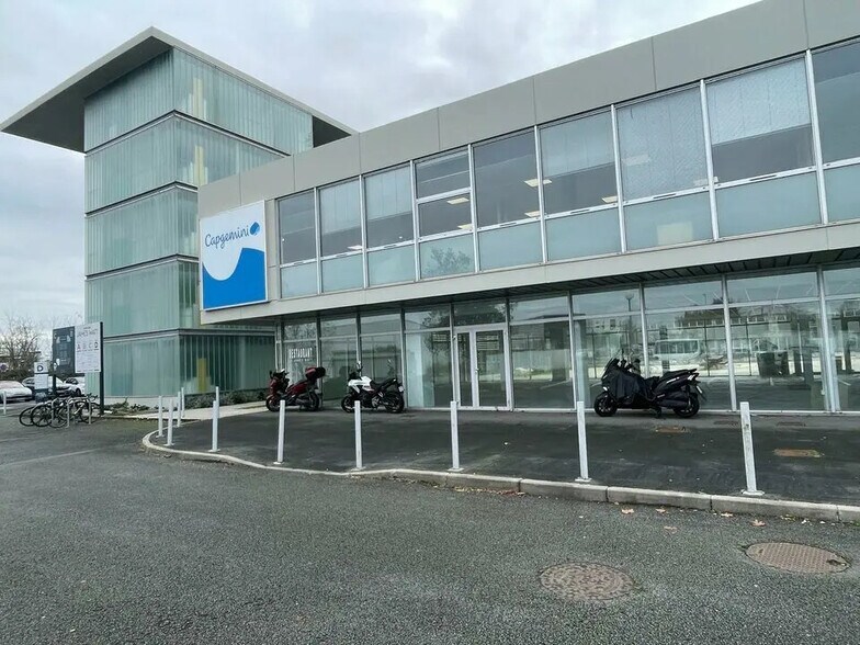 Office / Retail in Mérignac to rent - Building Photo - Image 2 of 6