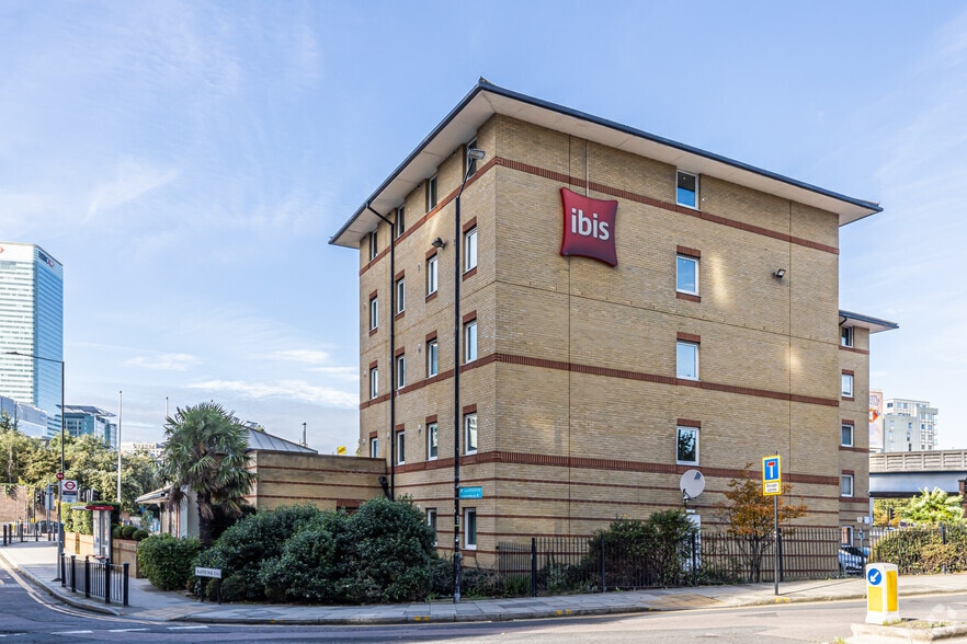 1 Baffin, Off Preston Road Way, London for sale - Building Photo - Image 3 of 7