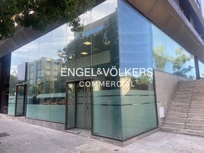 Retail in Sant Just Desvern, Barcelona to rent Interior Photo- Image 1 of 17